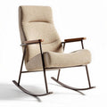 Schommelstoel van stof met houten armleuning in beige 80 x 70 x 100cm